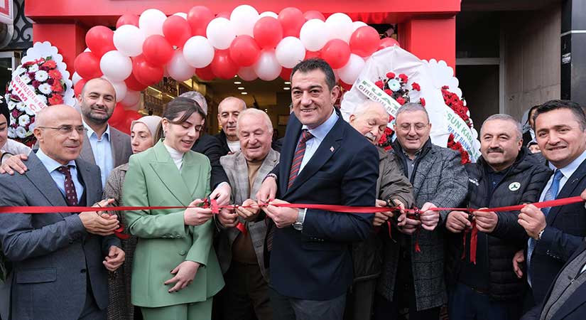 Eczane Önal, törenle açıldı