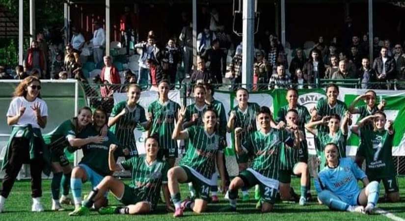 Sanayispor Kadın Futbol Takımı ilk galibiyetini kutladı