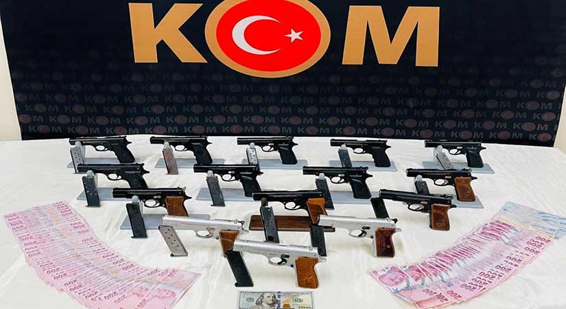 Giresun’da kaçak silah ve sahte dolar operasyonu
