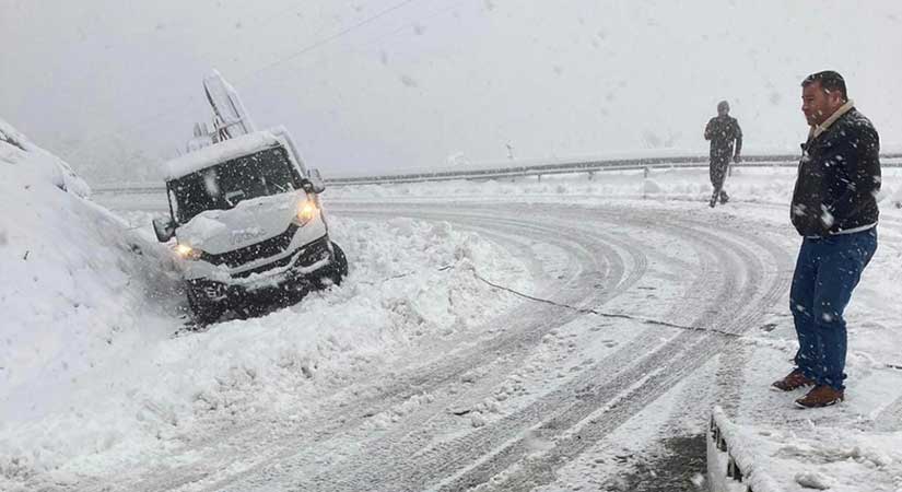 Yüksek kesimlerde hayat durma noktasına geldi