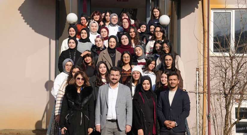 Ayyıldız öğrencilerle bir araya geldi