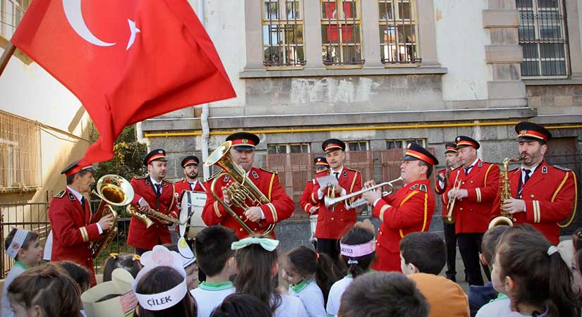 Her cuma okullarda İstiklal Marşı coşkusu