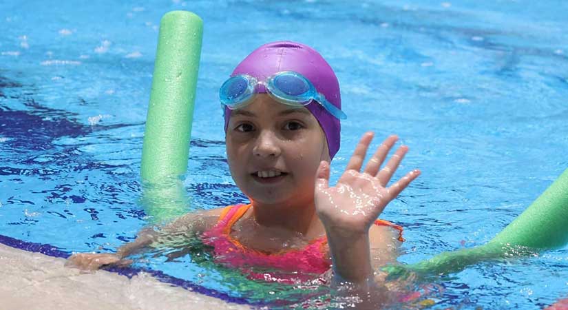 Gençler ve çocuklar havuzlara akın ediyor