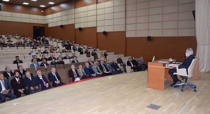 Prof. Dr. Karslı: İnsanoğlu anlam krizi içinde ömrünü tüketiyor 