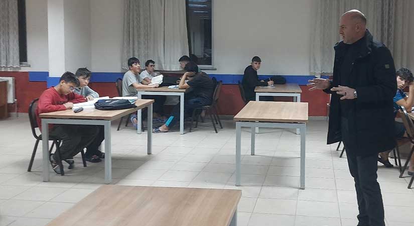 Milli Eğitim Müdürü öğrencilerle buluştu: Başarı mutlaka gelecektir