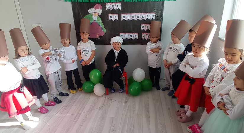 Espiye’de Minik Öğrenciler Mevlana’yı Andılar