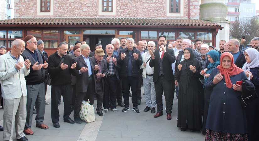 Umreciler dualarla uğurlandı