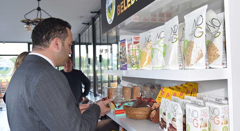 Glütensiz ürünler stantta satışta