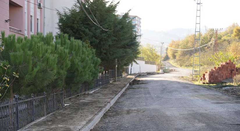 Piraziz Devlet Hastanesi yolunda kaldırım çalışmaları