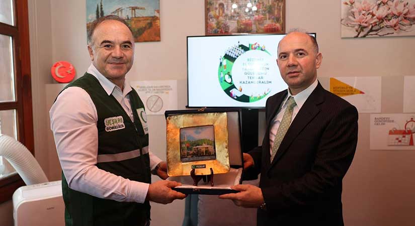 Vali Serdengeçti, Yeşilay Şubesi’ni ziyaret etti