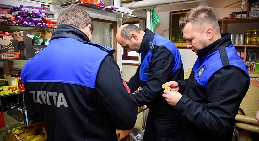 Zabıta ekipleri okul kantinlerini denetledi