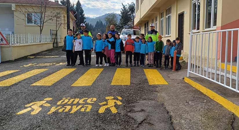 Zabıta köy okullarına da el attı