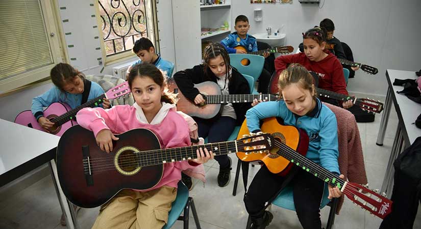 Çocuk akademilerinde faaliyetler sürüyor