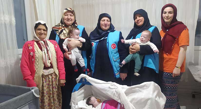 TDV’den üçüz bebeklere geçmiş olsun ziyareti