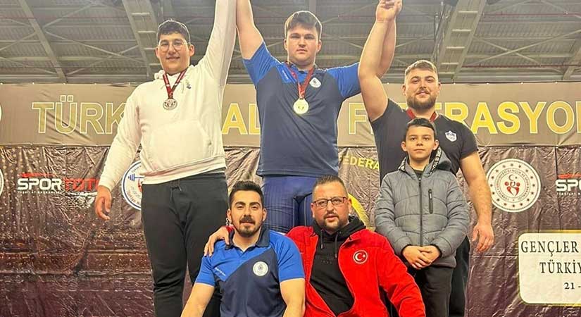 Giresunlu halterciler başarılı oldu