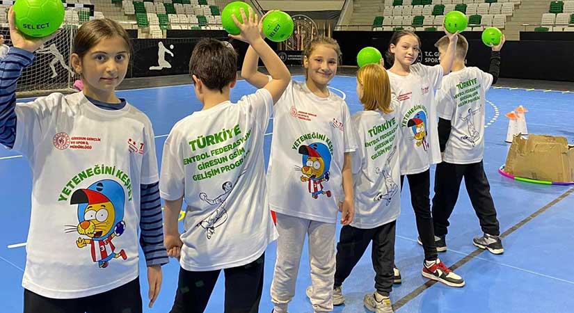 Giresun’da genç sporculara yönelik Hentbol atağı