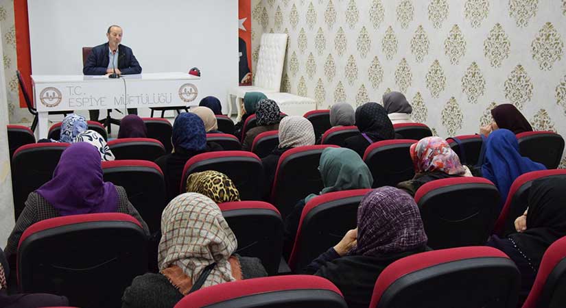 Espiyeli umrecilere seminer düzenlendi