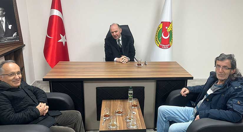 Vali Serdengeçti’den Gazeteciler Derneği’ne taziye ziyareti