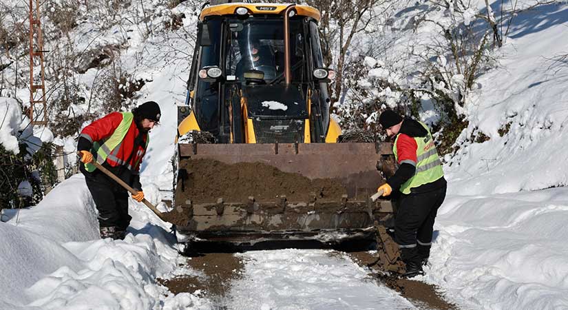 Bulancak Belediyesi mahsur kalan ambulansı kurtardı