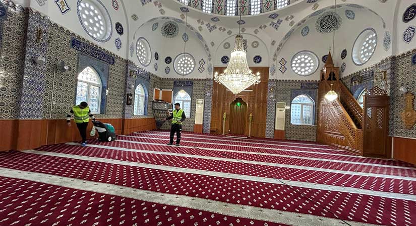 Camilerde Ramazan temizliği yapıldı