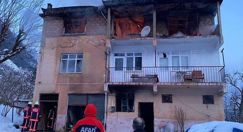 Burhaniye Köyü’nde korkutan yangın