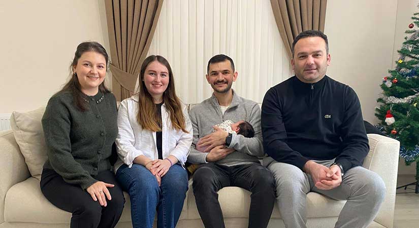 Başkan Dede’den yeni doğan bebeklere ziyaret