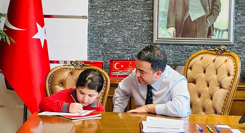 Ödevini Kaymakamlıkta Tamamladı