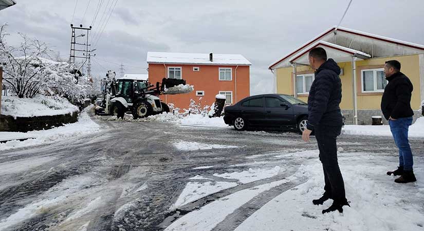 Keşap Belediyesi karla mücadelede seferber oldu