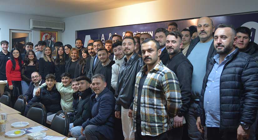 Anahtar Parti gençliğinden gövde gösterisi!