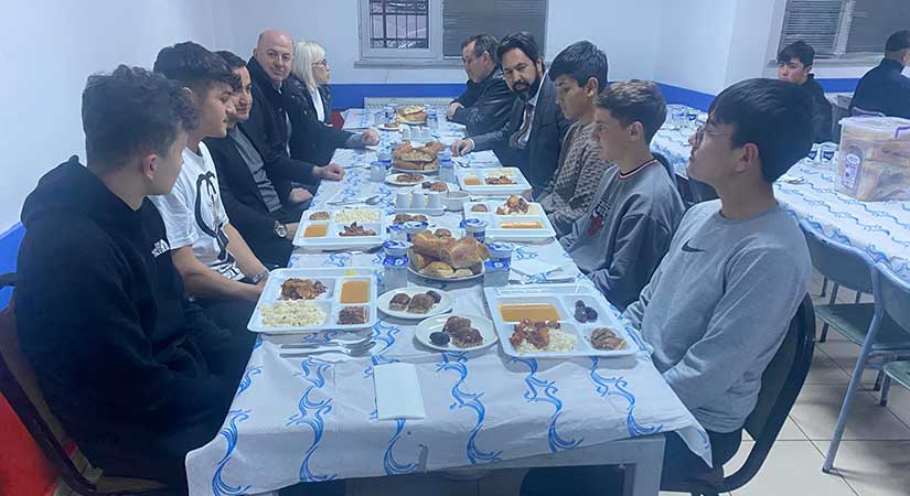 Espiye’de yatılı öğrencilere anlamlı iftar