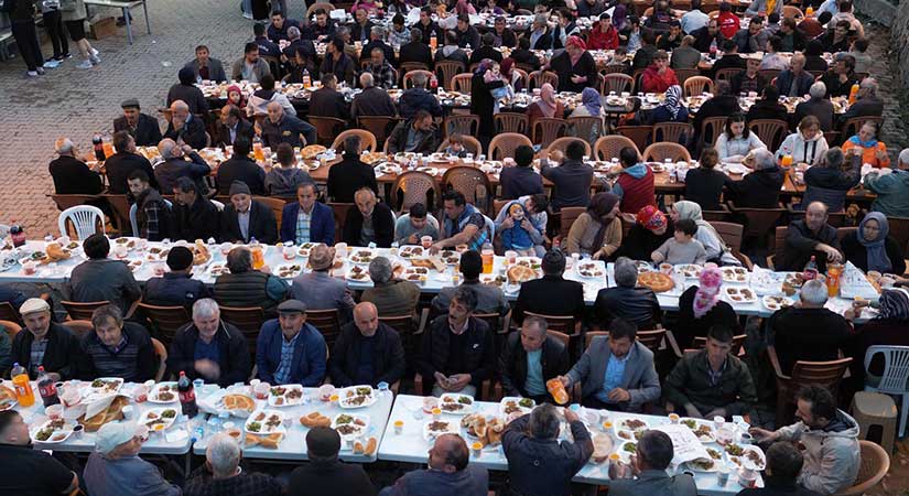 Soğukpınar Belediyesi’nin iftar programına yoğun katılım