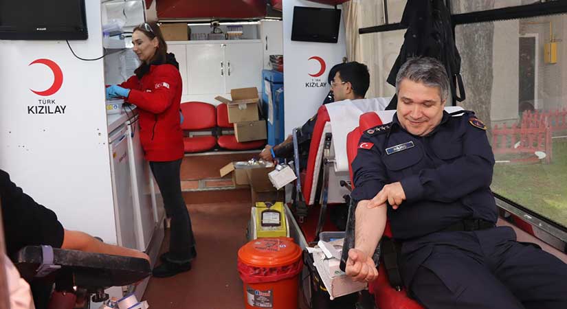 Jandarmadan anlamlı destek: Kızılay’a kan bağışı!