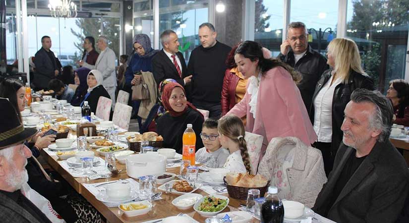 Kaymakam Sarı’dan anlamlı iftar