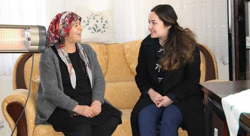 Sarı: Dünyada her şey kadının eseridir