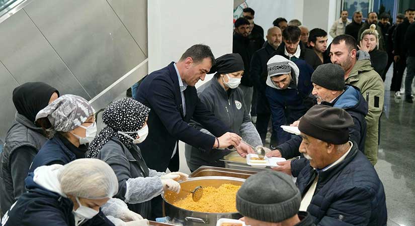 Başkan Köse ilk orucunu vatandaşlarla aynı sofrada açtı