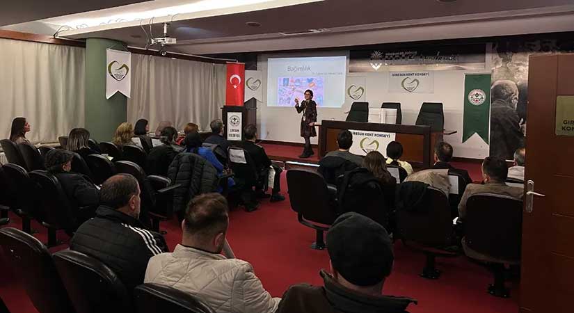 Giresun’da akılcı ilaç, bağımlılık ve organ bağışı anlatıldı