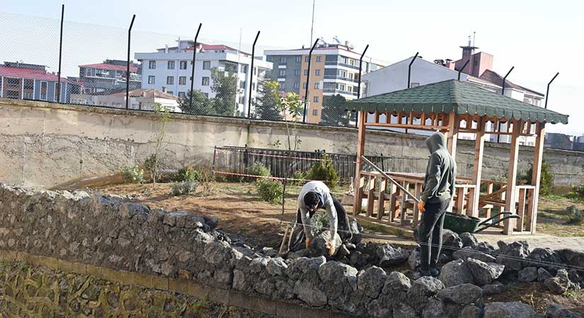 Görele Belediyesi’nden, parka taş duvarlı önlem!