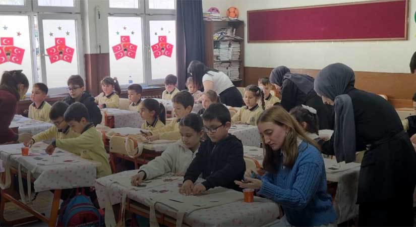 İlkokul çocuklarıyla geri dönüşüm dersi