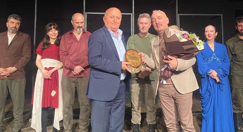 Mürsel Gülmez Tiyatro Günleri Devam Ediyor