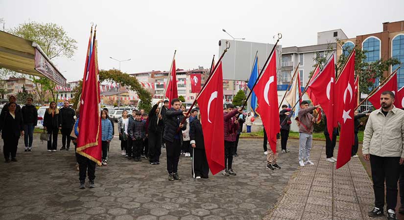 Piraziz’de 23 Nisan’da anıtta büyük coşku