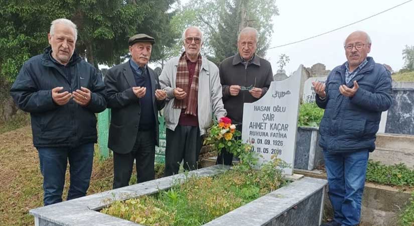 Görele’nin sanatçı ruhu Ahmet Kaçar mezarı başında anıldı