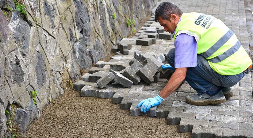 Giresun’da üstyapı mesaisi durmaksızın sürüyor