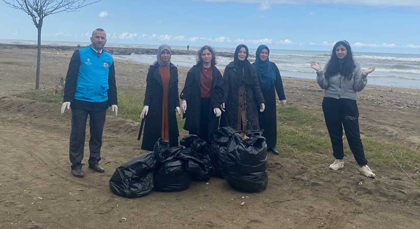Giresun sahilinde anlamlı temizlik