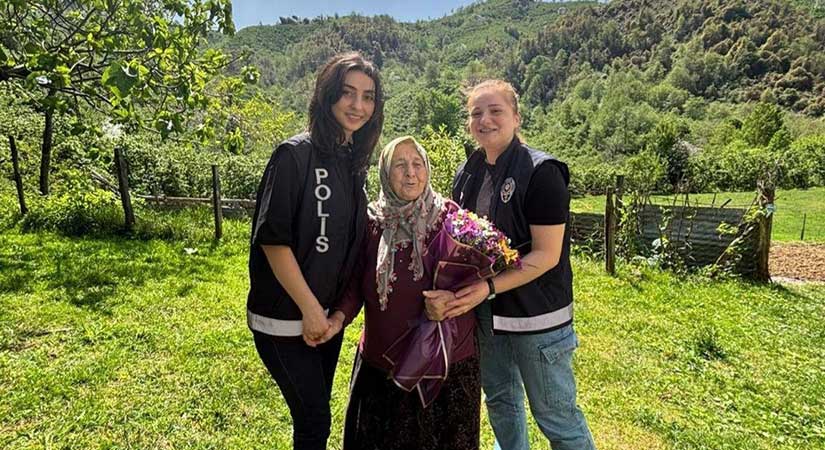 Şehit annelerine anlamlı ziyaret