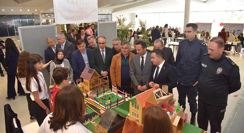 Espiye Atatürk Ortaokulu’nda TUBİTAK Fuarı açıldı