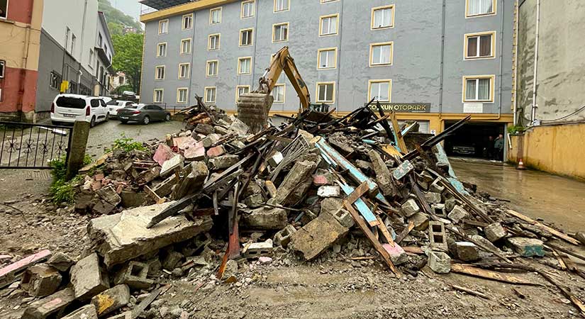 Giresun’da Metruk binalar tek tek yıkılıyor