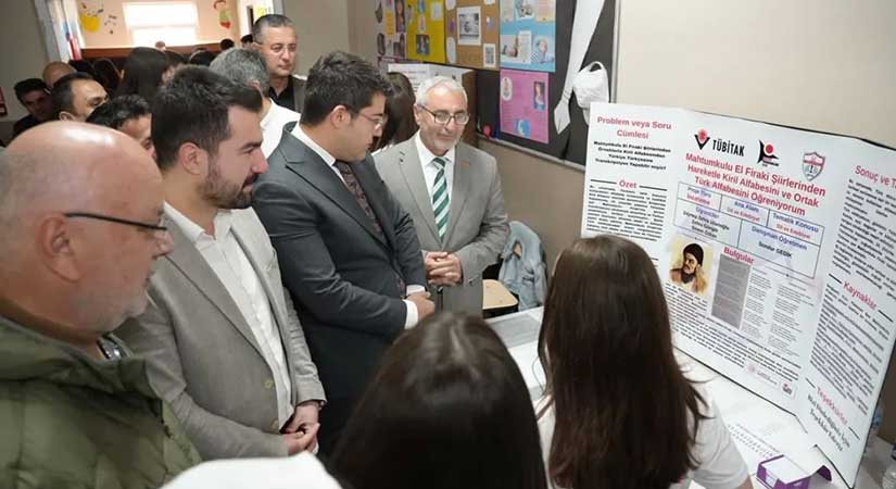 Başkan Ayyıldız, bilim fuarında öğrencileri yalnız bırakmadı