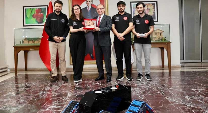 Vali Serdengeçti, başarılı sporcuları ağırladı