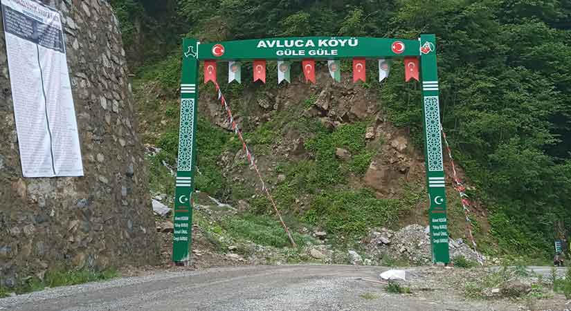 Avluca Köyü’ne yakışır tabela hizmete girdi
