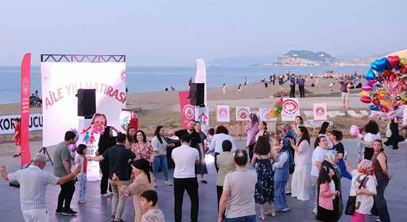 90’lar şarkılarıyla aileler sahnede buluştu